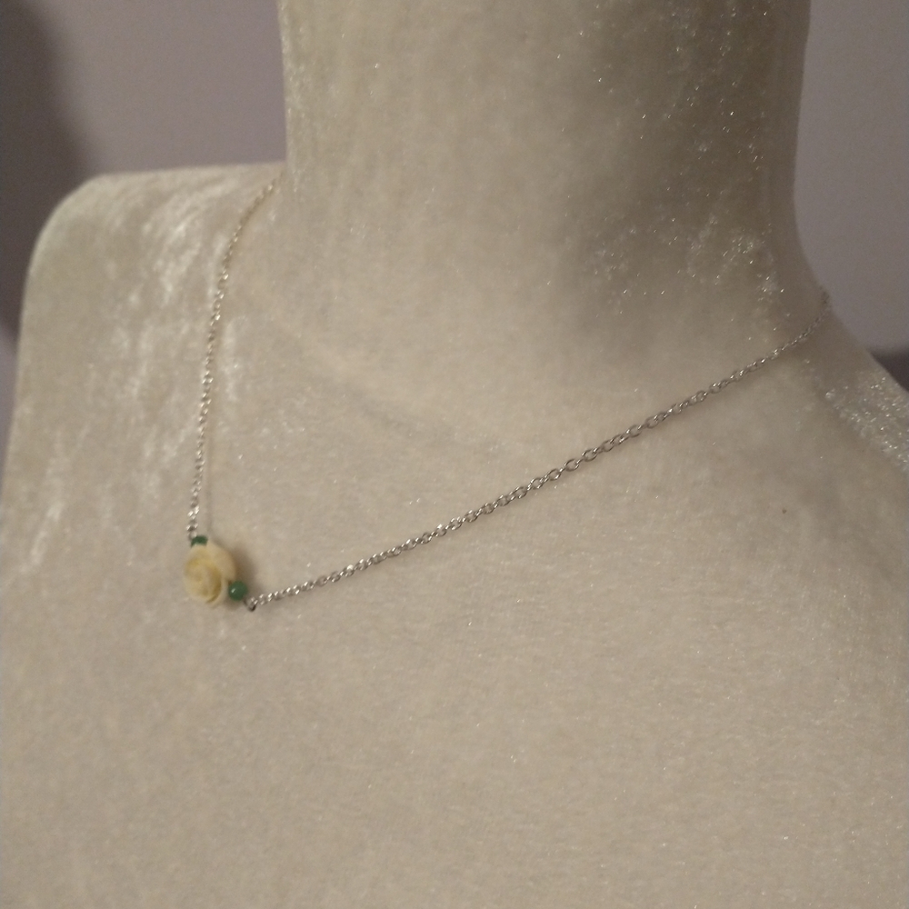 Flower neckalce - Picture 4 of 7